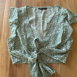 SHEIN Tie Front Crop Top